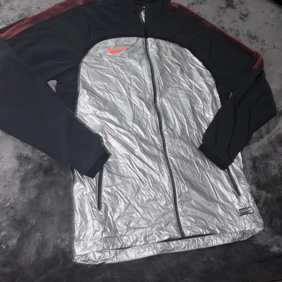 Nike Men's Black and Silver Windbreaker - Picture 6 of 7